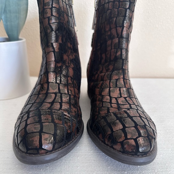 Donald J. Pliner Swift Brown Croc Embossed Leather Zip Ankle Booties Women’s 7M - Picture 5 of 15